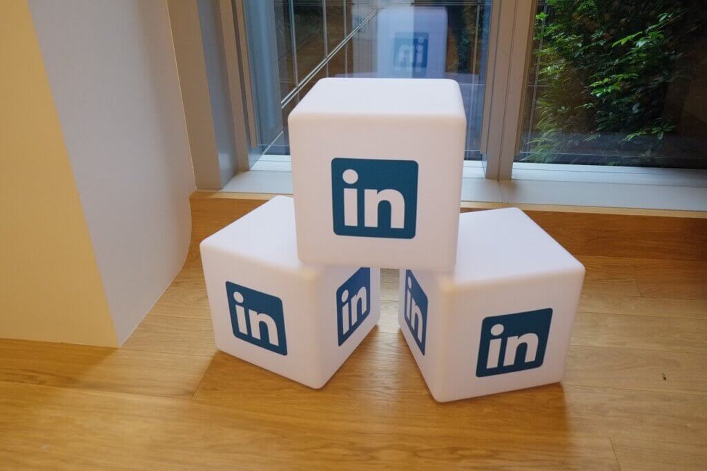 cuanto cuesta anunciar en LinkedIn